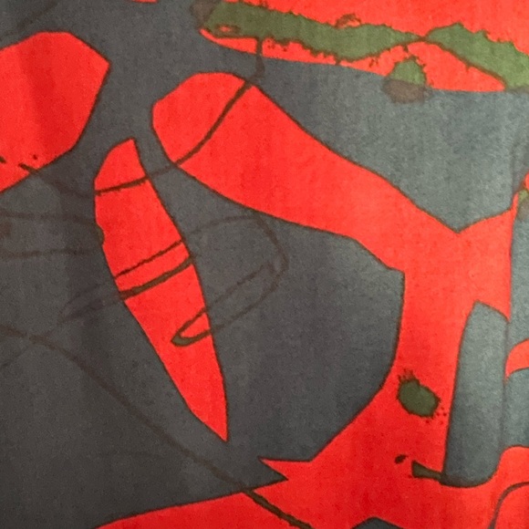 Long sleeve green and red abstract pattern shirt - Picture 3 of 3